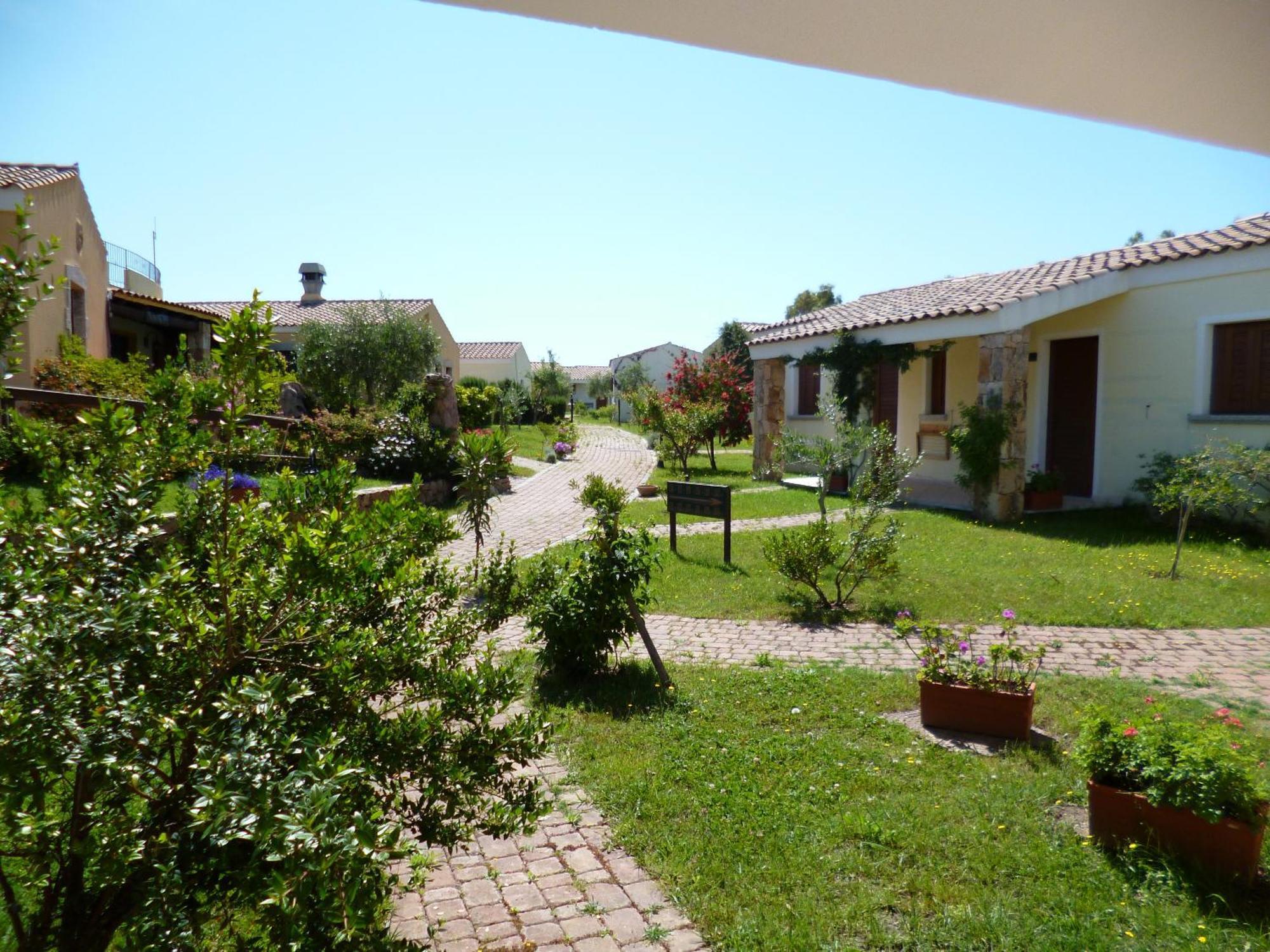 Hotel Cala Mirto Budoni Exterior photo