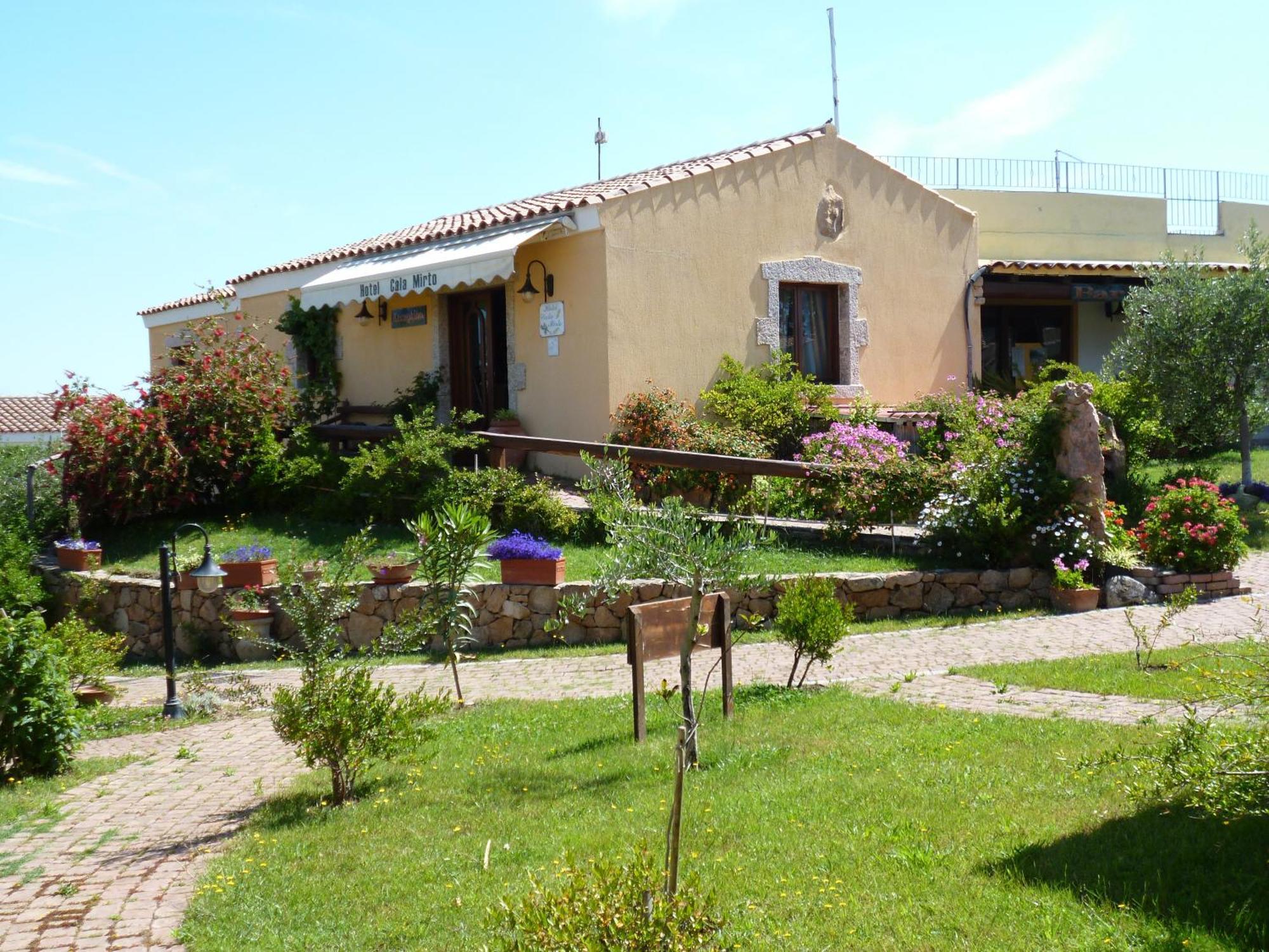 Hotel Cala Mirto Budoni Exterior photo