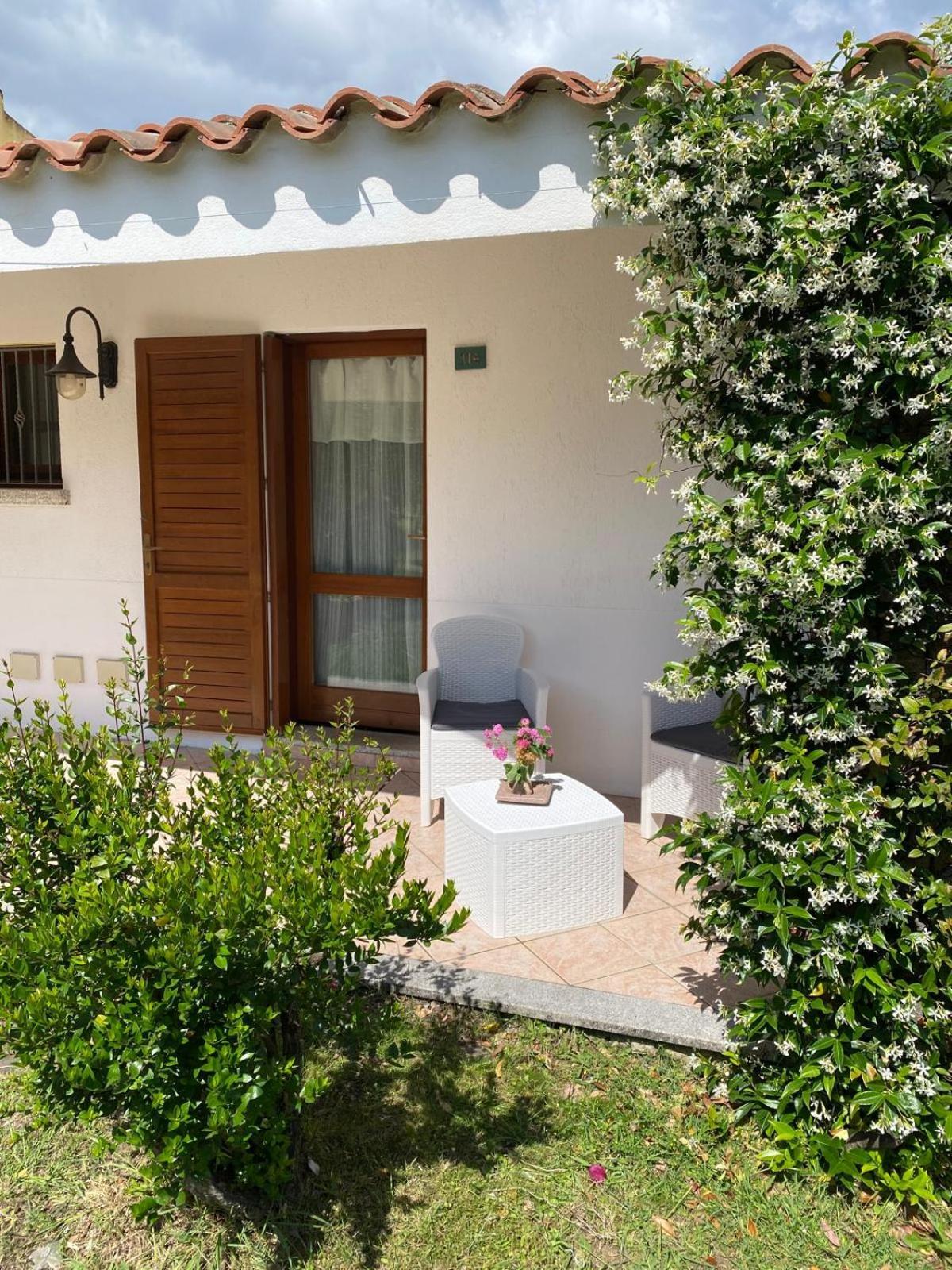 Hotel Cala Mirto Budoni Exterior photo